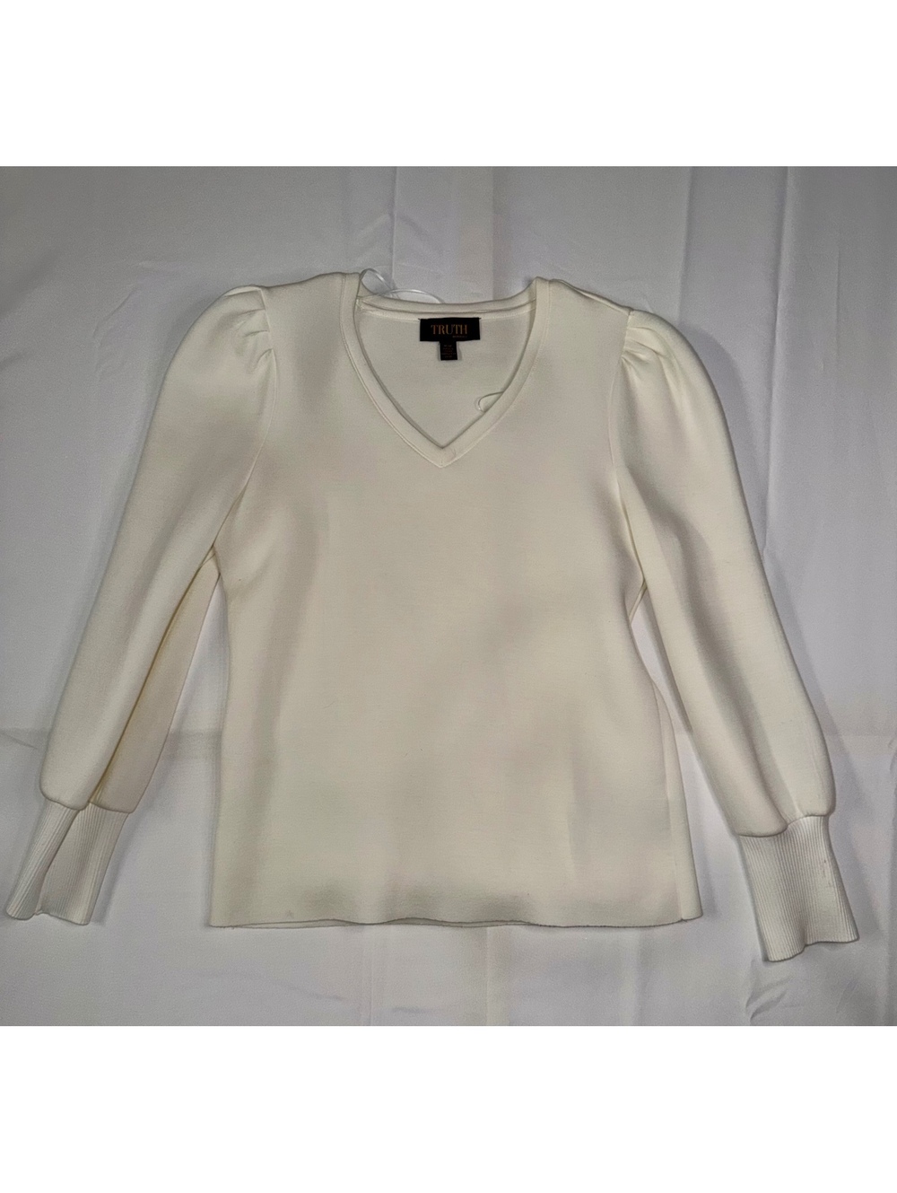 Truth by Republic Cream Long Sleeve V-Neck Sweater Top M/M